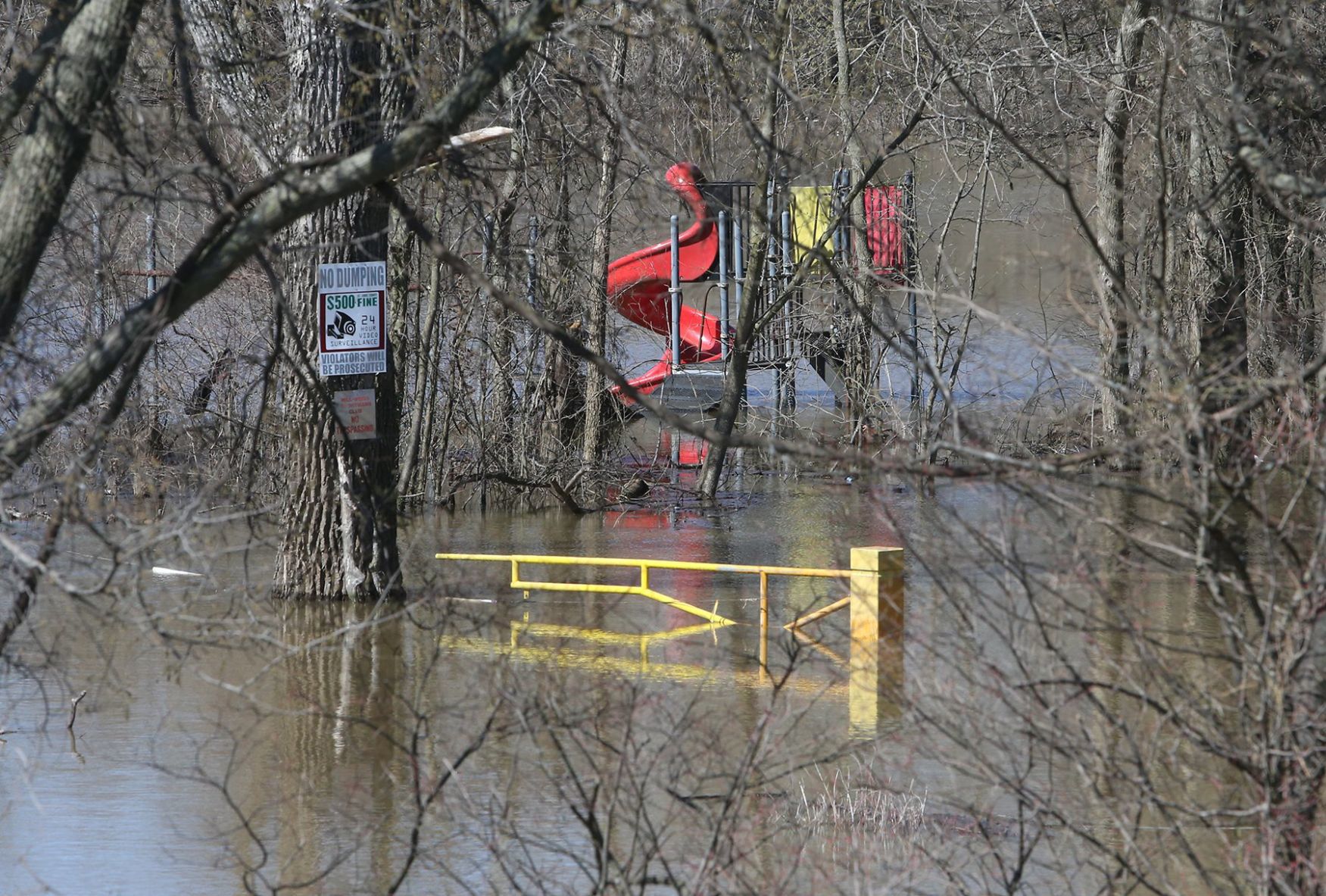 Rising Waters keep the St. Louis area alert
